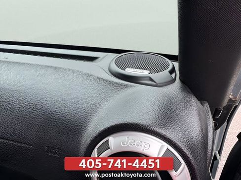 Used 2015 Jeep Wrangler Unlimited Sahara w/ Connectivity Group AWD/4WD image 19