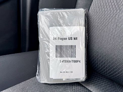 Used 2024 Nissan Rogue SV image 35