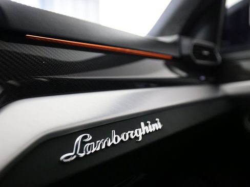 Used 2022 Lamborghini Urus AWD/4WD image 39