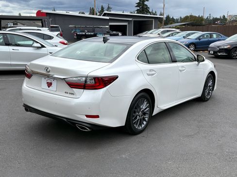 Used 2018 Lexus ES 350 w/ Navigation System Package FWD image 7
