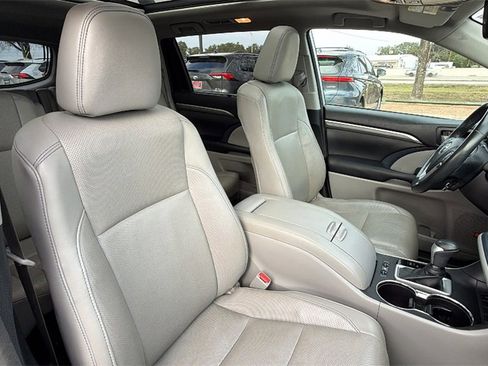 Used 2018 Toyota Highlander Limited Platinum image 51