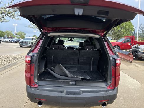 Used 2020 Chevrolet Traverse RS w/ LPO, Floor Liner Package AWD/4WD image 16