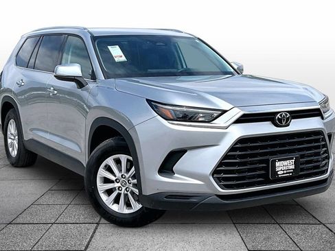 Used 2025 Toyota Grand Highlander AWD image 2