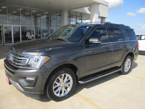 Used 2020 Ford Expedition XLT w/ Equipment Group 202A image 2