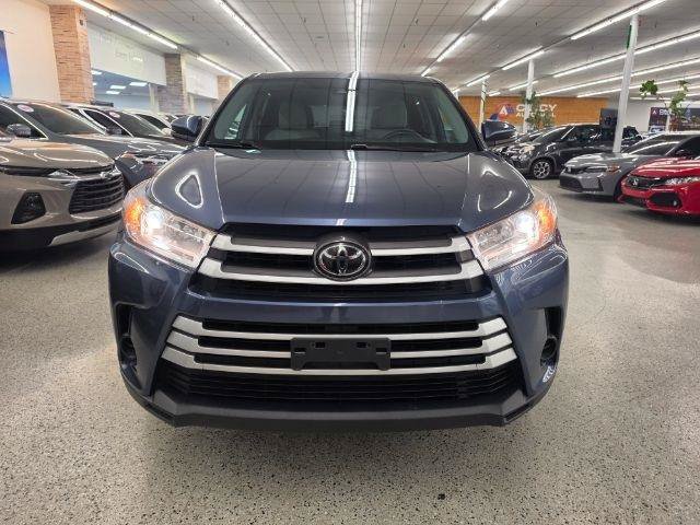 Used 2018 Toyota Highlander LE w/ Carpet Mat Package (TMS) FWD image 3