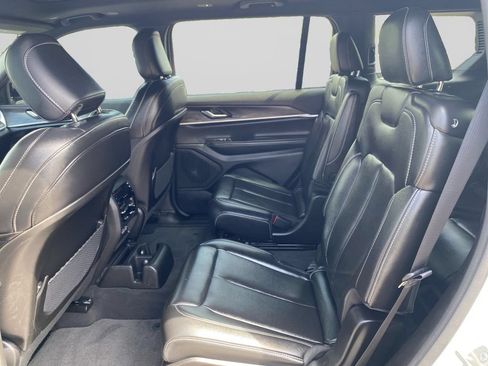 Used 2024 Jeep Grand Cherokee L Limited AWD/4WD image 19