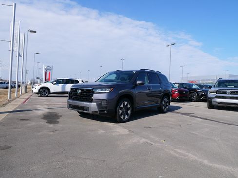 New 2026 Honda Pilot Touring image 7