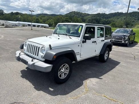 Used 2016 Jeep Wrangler Unlimited Sport w/ Connectivity Group AWD/4WD image 4