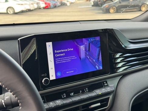 Used 2025 Toyota Camry SE w/ Convenience Package image 24