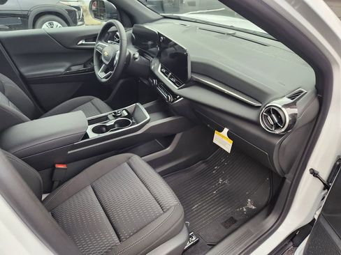 New 2026 Chevrolet Equinox LT image 8