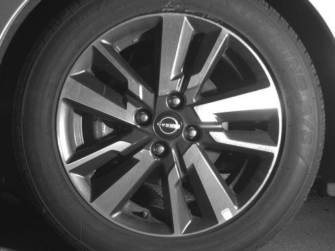 Used 2025 Nissan Versa SV image 12