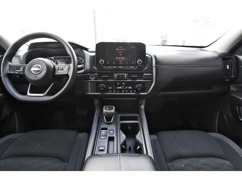 Used 2023 Nissan Pathfinder S image 9