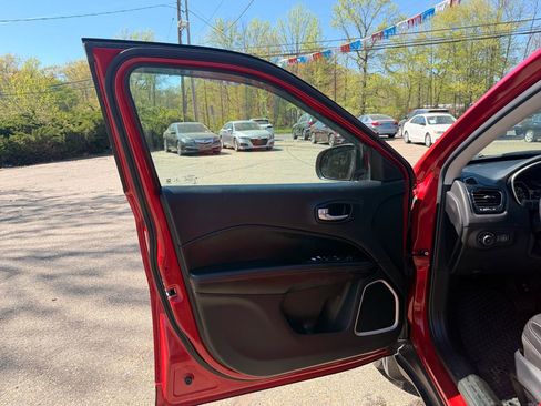 Used 2018 Jeep Compass Limited w/ Navigation Group AWD/4WD image 14