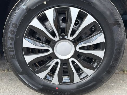 Used 2016 Hyundai Elantra SE image 32