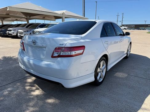 Used 2011 Toyota Camry SE FWD image 7