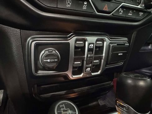 Used 2022 Jeep Wrangler Unlimited Sahara AWD/4WD image 24