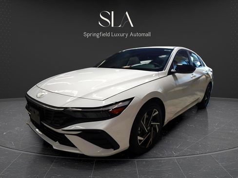 Used 2025 Hyundai Elantra Sport image 9