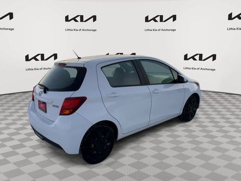 Used 2015 Toyota Yaris L image 8