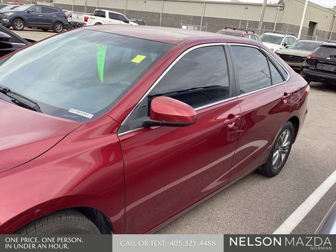 Used 2016 Toyota Camry SE image 5
