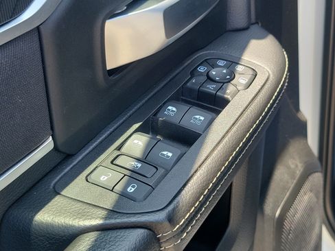 Used 2025 RAM 2500 Big Horn AWD/4WD image 15