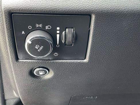 Used 2020 Jeep Grand Cherokee Laredo AWD/4WD image 28