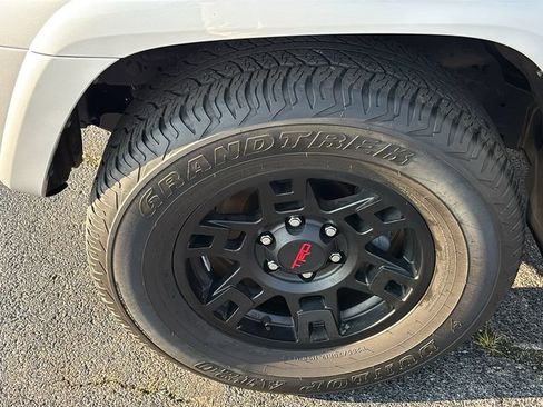 Used 2023 Toyota 4Runner TRD Off-Road Premium w/ Moonroof Package AWD/4WD image 34