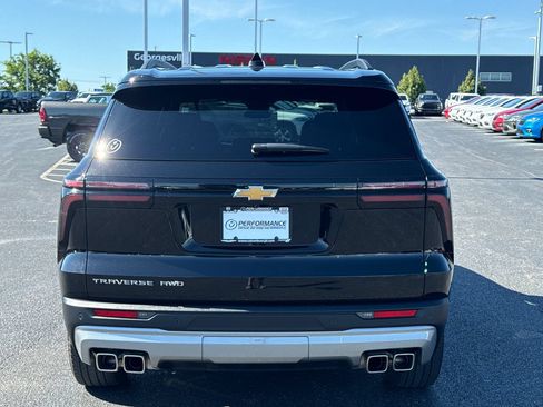 Used 2025 Chevrolet Traverse LT AWD/4WD image 3