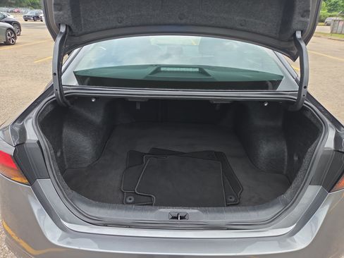 Used 2025 Nissan Altima 2.5 SV FWD image 9