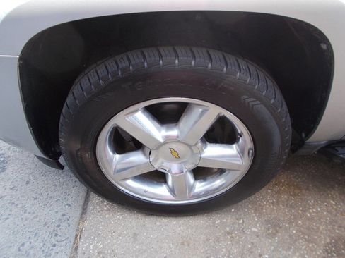 Used 2011 Chevrolet Avalanche LTZ image 8