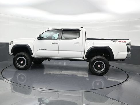 Used 2020 Toyota Tacoma TRD Off-Road AWD/4WD image 2