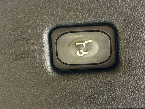 Used 2021 Lincoln Nautilus Reserve image 12