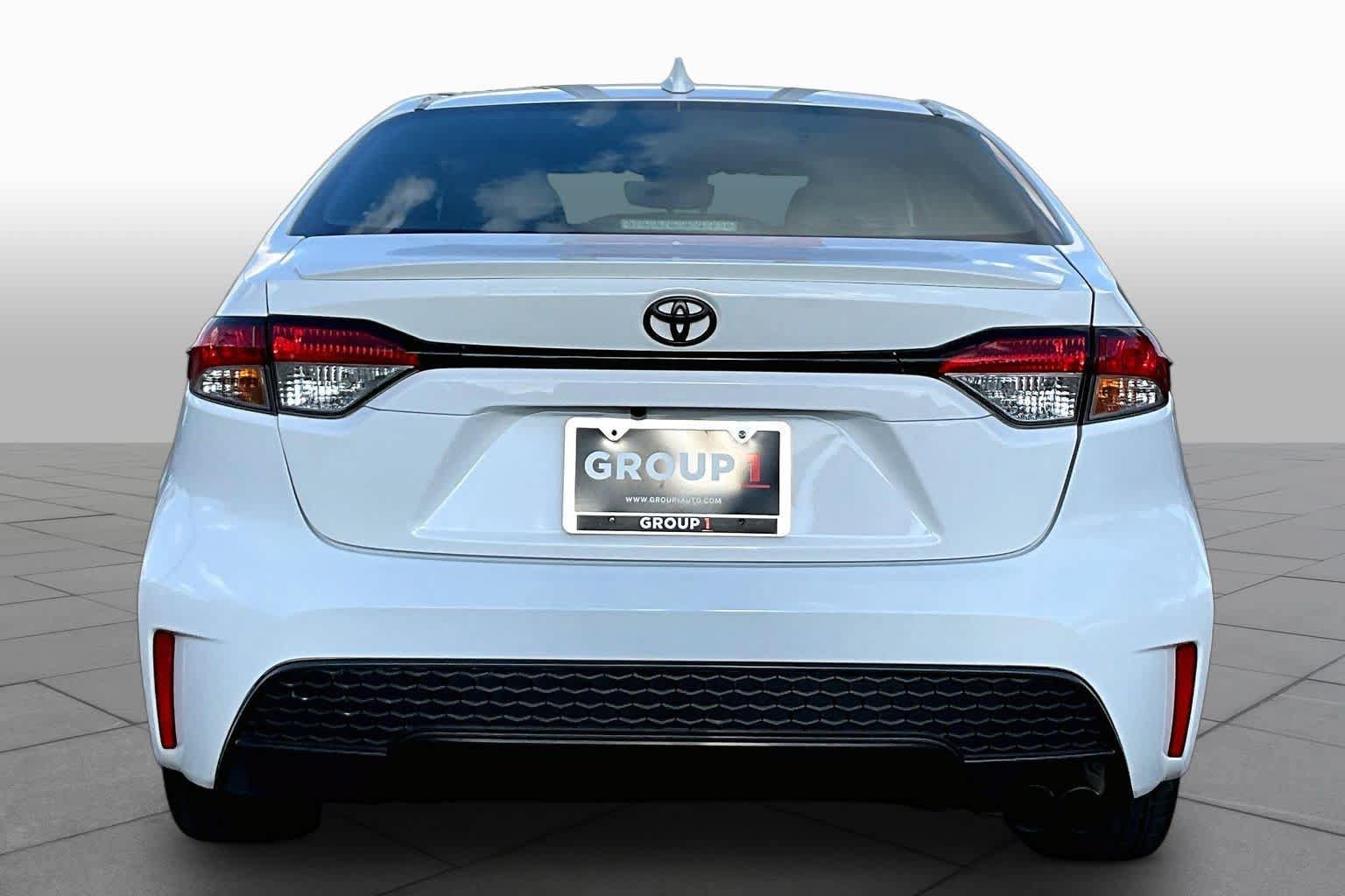 Used 2022 Toyota Corolla SE FWD image 5