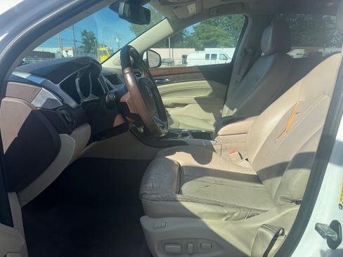 Used 2011 Cadillac SRX Luxury image 9