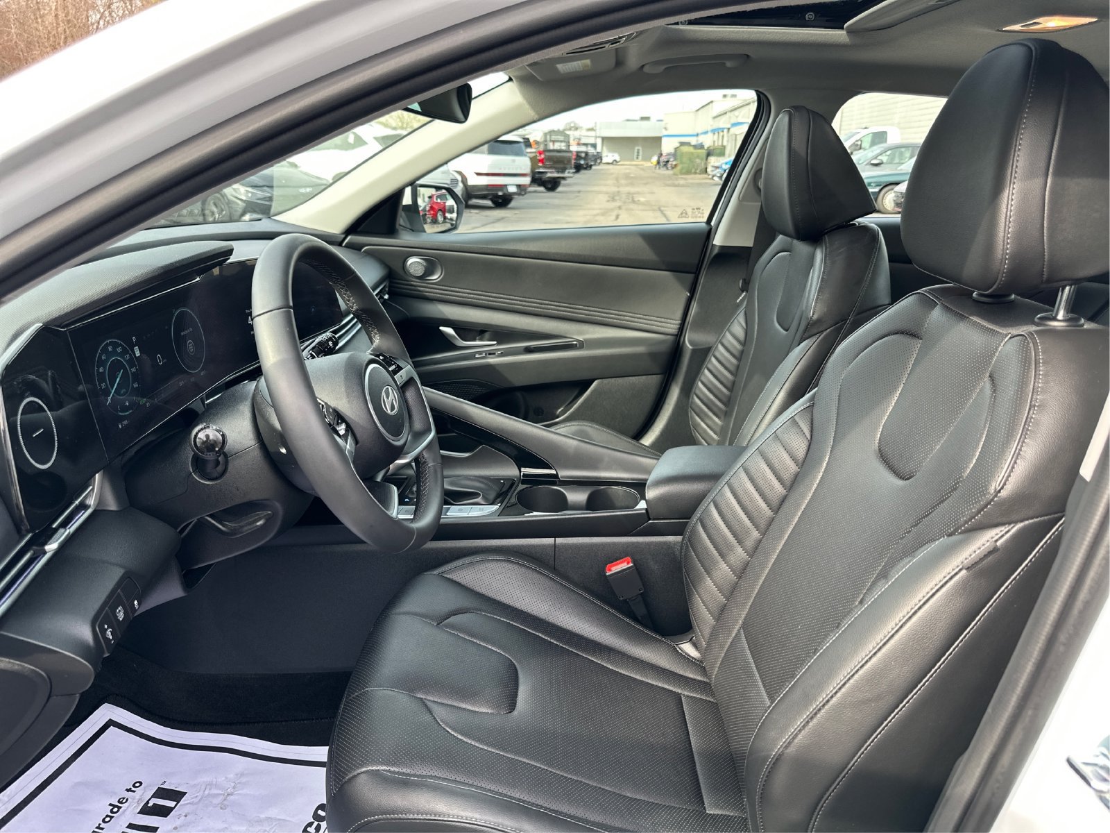 Certified 2025 Hyundai Elantra Limited w/ Cargo Package FWD image 9
