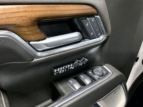 Used 2025 Chevrolet Silverado 1500 High Country w/ Z71 Off-Road Package image 31