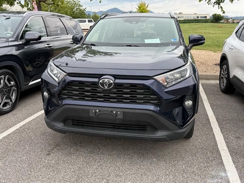 Used 2020 Toyota RAV4 XLE w/ Convenience Package AWD/4WD image 4