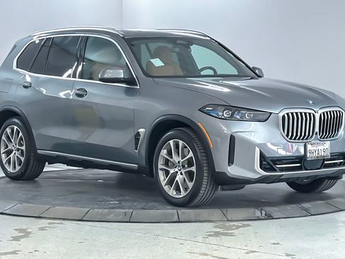 Used 2024 BMW X5 xDrive50e w/ Premium Package AWD/4WD image 9