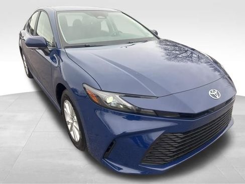 Used 2025 Toyota Camry LE image 7