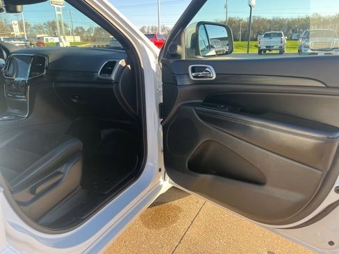Used 2020 Jeep Grand Cherokee Altitude image 49