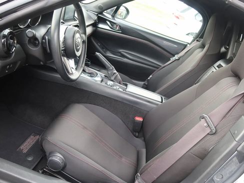 Used 2017 MAZDA MX-5 Miata Club image 16