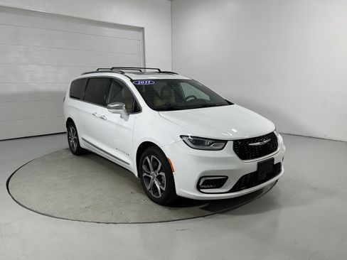 Used 2021 Chrysler Pacifica Pinnacle AWD/4WD image 3