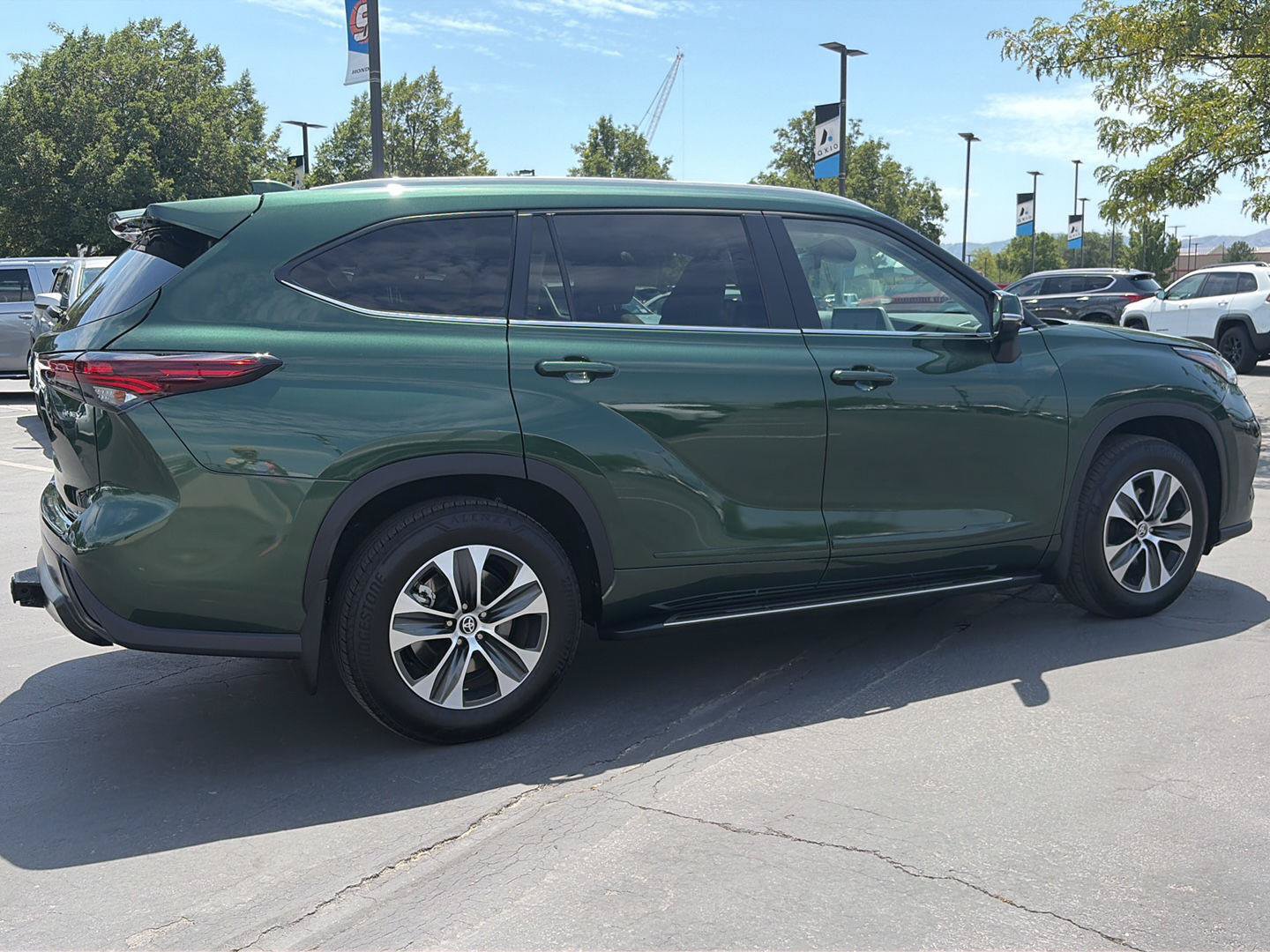 Used 2025 Toyota Highlander XLE AWD/4WD image 4