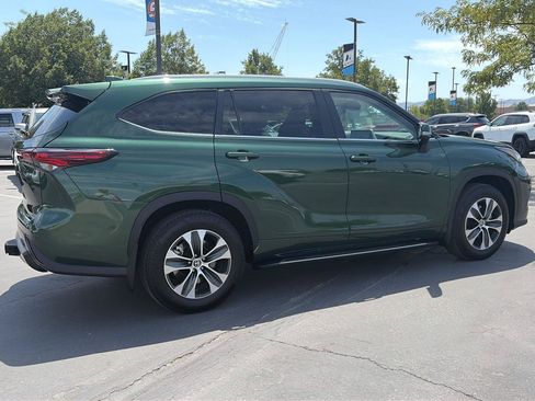 Used 2025 Toyota Highlander XLE AWD/4WD image 4
