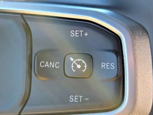Used 2022 RAM 1500 Big Horn AWD/4WD image 9