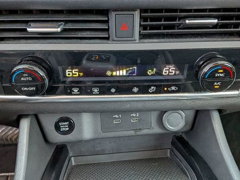 Used 2024 Nissan Rogue SV AWD/4WD image 35