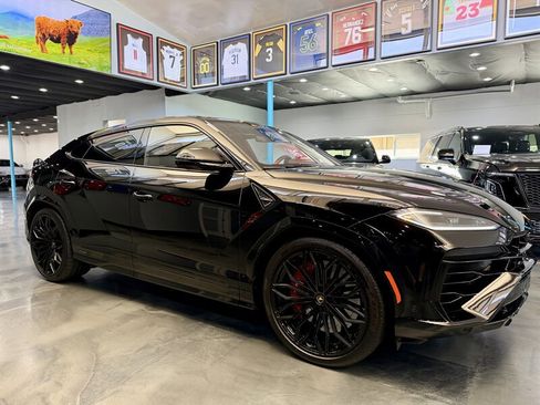 Used 2025 Lamborghini Urus SE AWD/4WD image 3