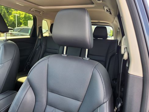 Used 2025 Nissan Rogue Platinum FWD image 11