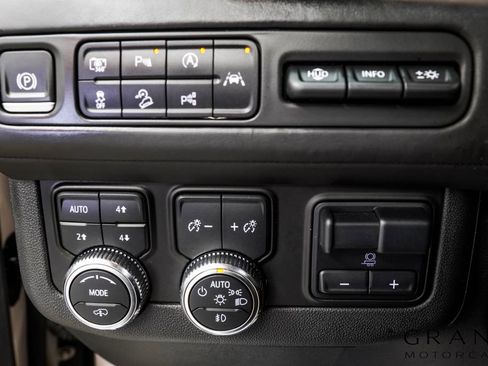 Used 2023 GMC Yukon Denali Ultimate AWD/4WD image 36