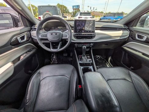 Used 2023 Jeep Compass Limited AWD/4WD image 11