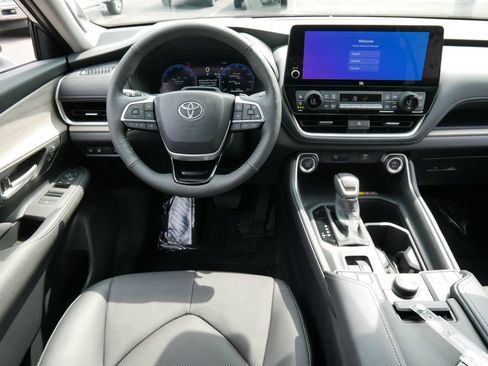 Certified 2026 Toyota Grand Highlander AWD image 12